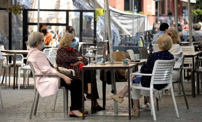 La hostelería en Galicia podrá abrir solo terrazas en 17 municipios