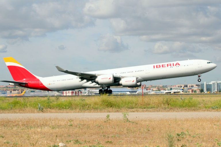 Gobierno: «No hay ninguna preocupación» sobre si Iberia podrá seguir volando en UE