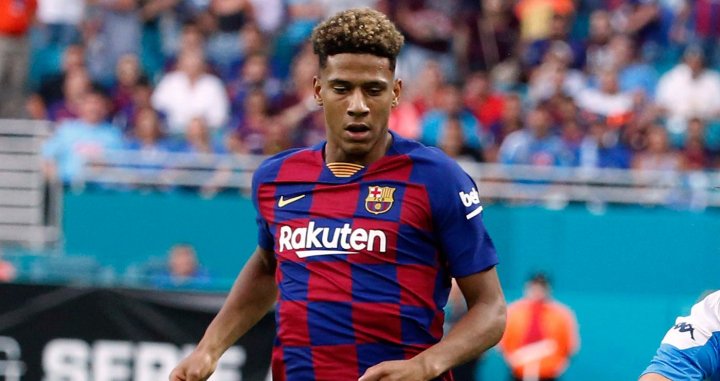 Jean Clair Todibo En Un Amistoso Del Barca