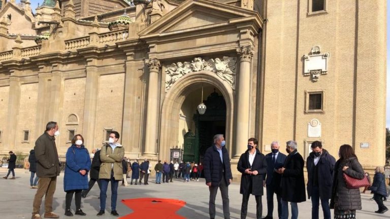 El PP despliega un lazo contra la ‘Ley Celaá’