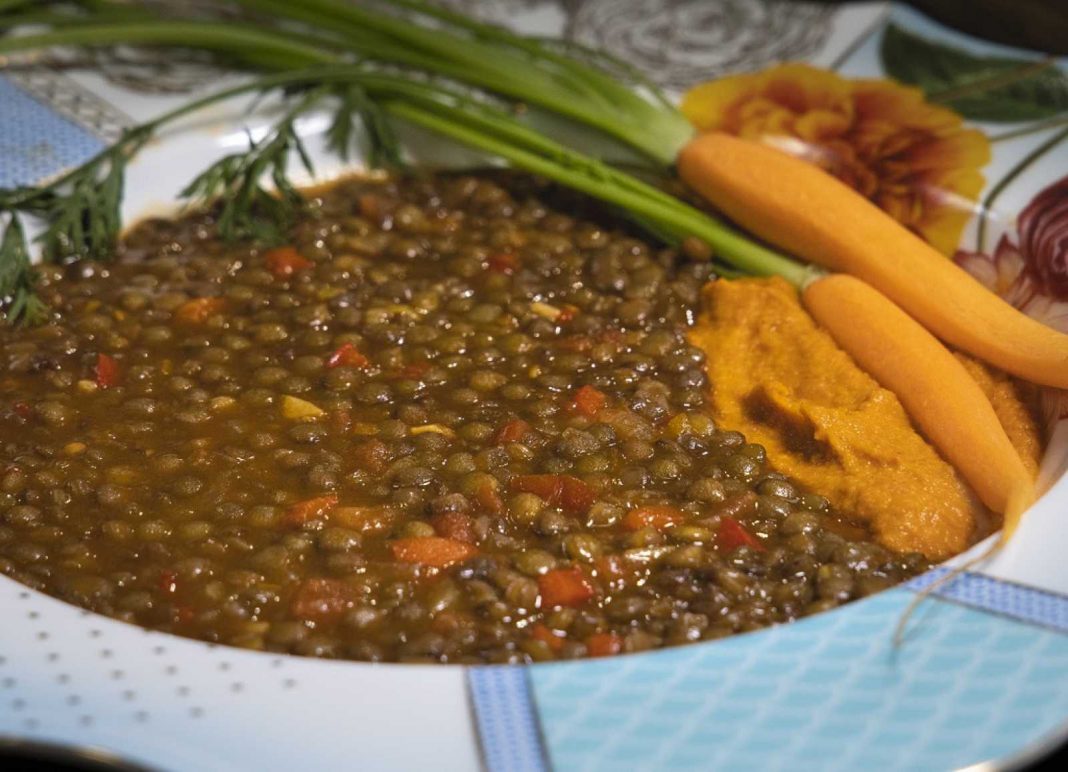 Paso a paso: Cómo hacer unas nutritivas lentejas con calabaza