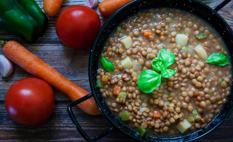 Lentejas: cómo hacer (fácil) la receta tradicional para gozarlo este invierno