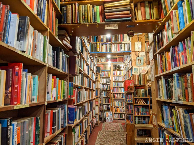 Cultura y Correos se alían para impulsar las ventas en Internet de las librerías