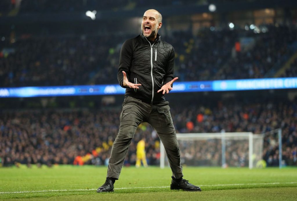 A Guardiola Parece No Molestarle El Pelo En La Lluviosa Manchester.