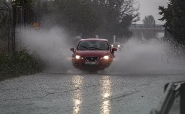 Medidas De Protección Ante Una Lluvia Torrencial En La Calle