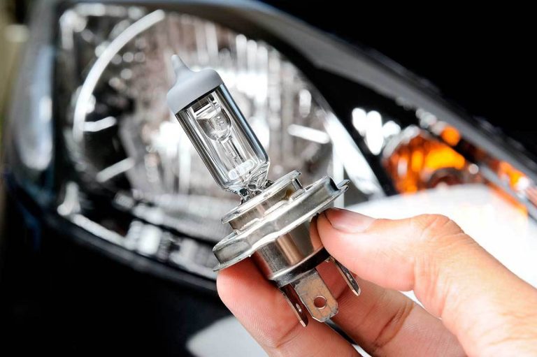 Cómo cambiar paso a paso las luces del coche