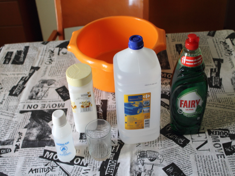 materiales que se necesitan para hacer las pompas de jabón 