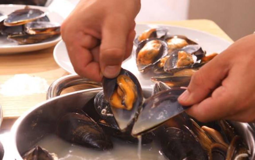 Cómo Preparar Unos Mejillones A La Marinera 2 Pasos Para Elaborar Los Mejillones A La Marinera