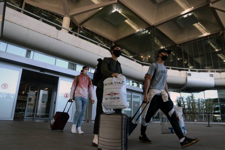 Ciudadanos pide al Gobierno que los españoles emigrados puedan hacerse la PCR y gratis