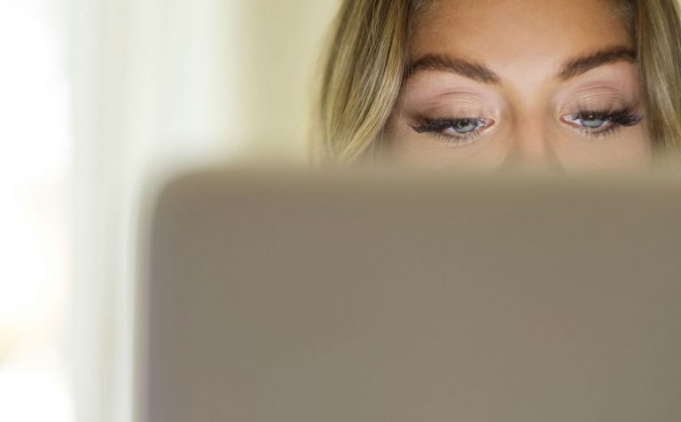 Cómo cuidar tus ojos durante el teletrabajo