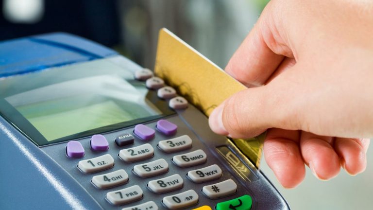 El gasto con tarjeta cayó un 6% en noviembre pese al Black Friday