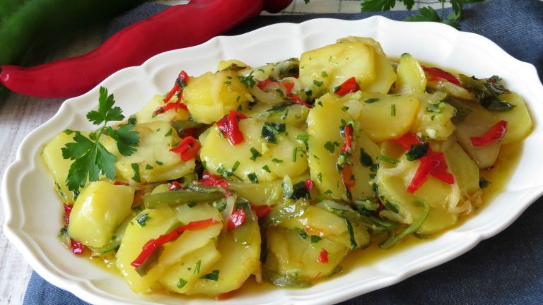 Cómo hacer unas irresistibles patatas a lo pobre en el microondas