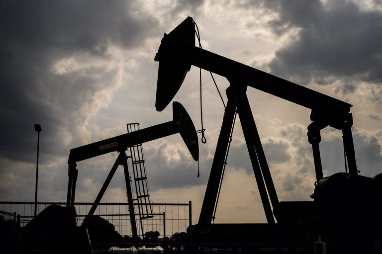 El petróleo ronda los 50 dólares por barril tras el pacto de la OPEP+