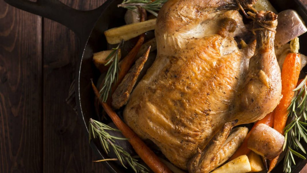 Pollo asado en el microondas: la comida sabrosa que puedes tener en menos de 20 minutos