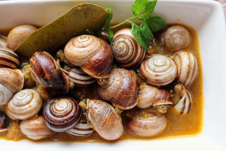 Cómo hacer los auténticos e inigualables caracoles en salsa de almendras