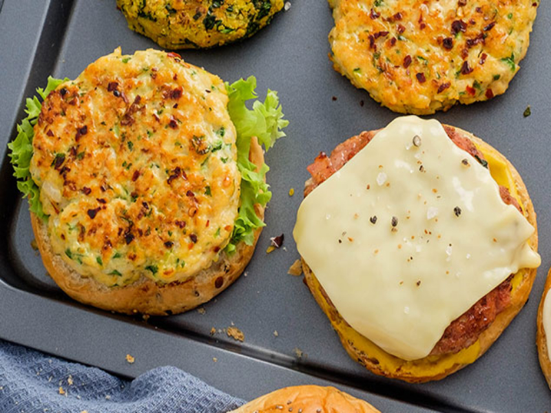 Como Hacer Unas Hamburguesas Crujientes De Pollo 3 Preparacion
