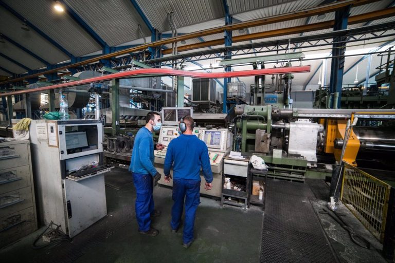 La producción industrial se hunde un 6,1% en octubre y suma 10 meses en negativo