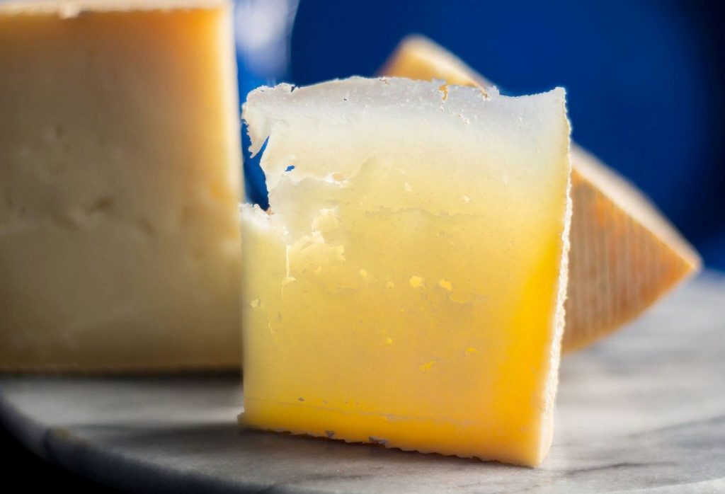 Queso Manchego: Las Claves Para Distinguir Uno Auténtico De Uno Falso