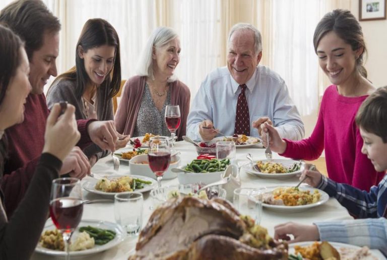 Las comidas familiares en Galicia no podrán ser de más de diez personas
