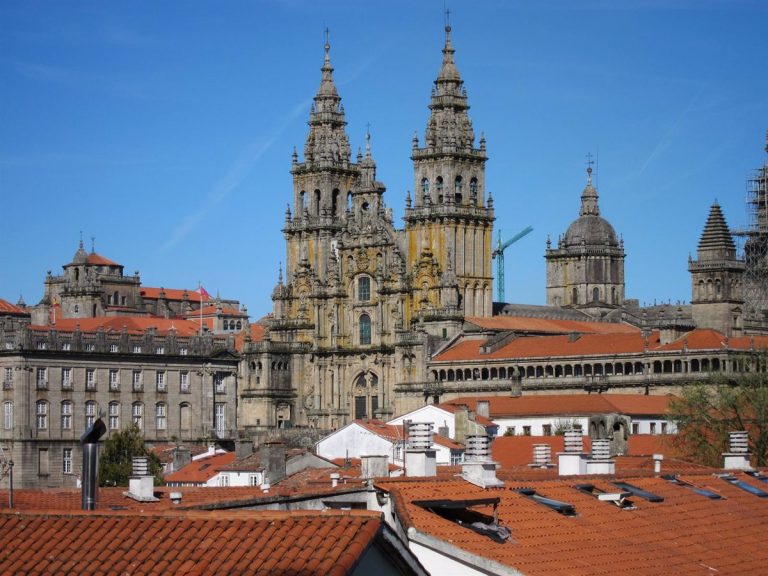 Santiago y Ourense, primeras de Galicia en salir de las restricciones más severas