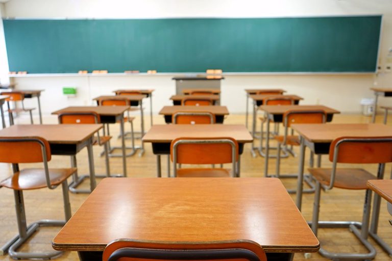 PSOE critica que CCAA del PP adelanten la matriculación del curso escolar