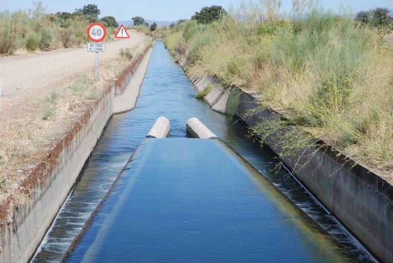 El Gobierno destina 8 millones para el sobrecoste del agua de riego en Canarias