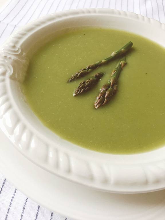 Cómo hacer una sopa de espárragos verdes en solo 20 minutos