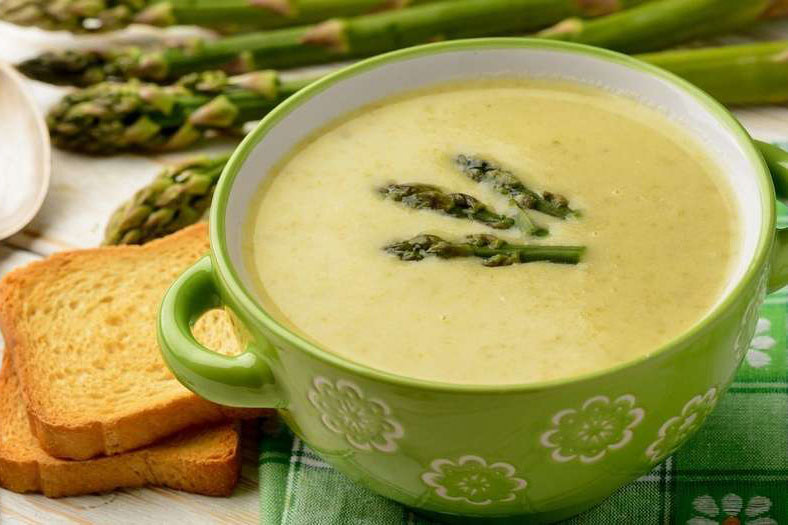 Cómo hacer una sopa de espárragos verdes en solo 20 minutos