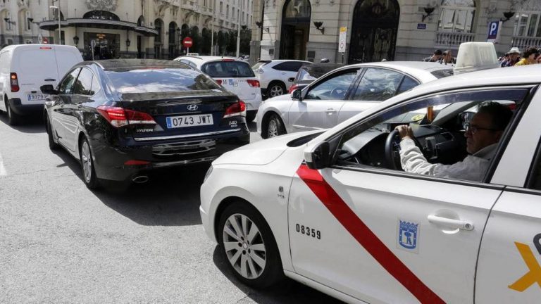 Madrid da ‘luz verde’ a la moratoria para que los taxistas puedan utilizar vehículos con más de 10 años