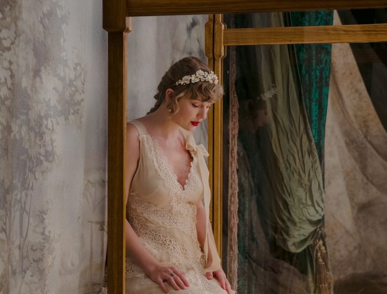 Taylor Swift presenta «evermore», su nuevo álbum sorpresa