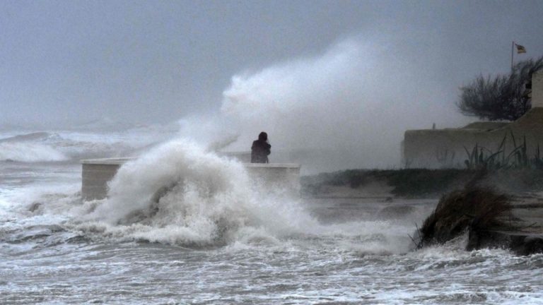 Protección Civil mantiene la alerta por el temporal marítimo