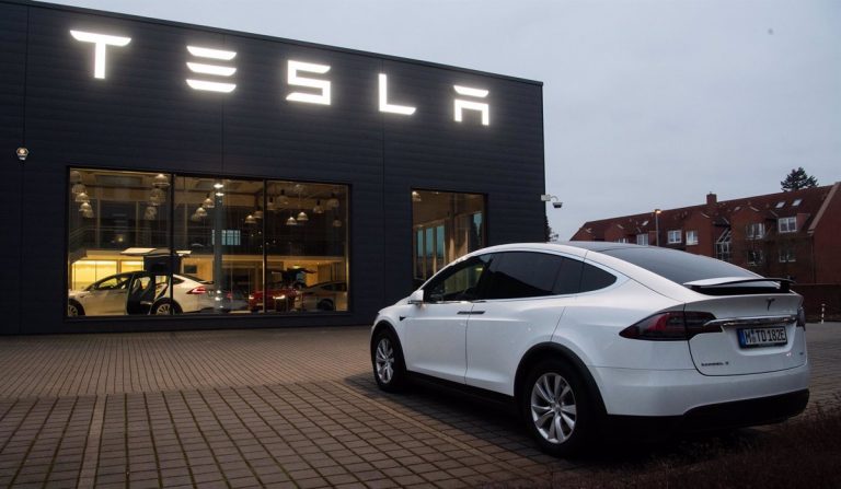 Musk vuelve a apoyar el Bitcoin y dice que Tesla los aceptaría como forma de pago
