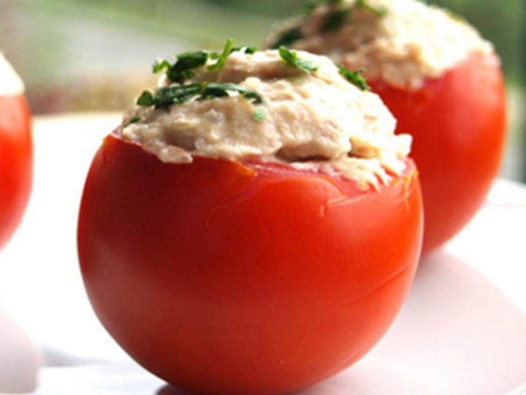 Tomates Rellenos Fríos Con Atún