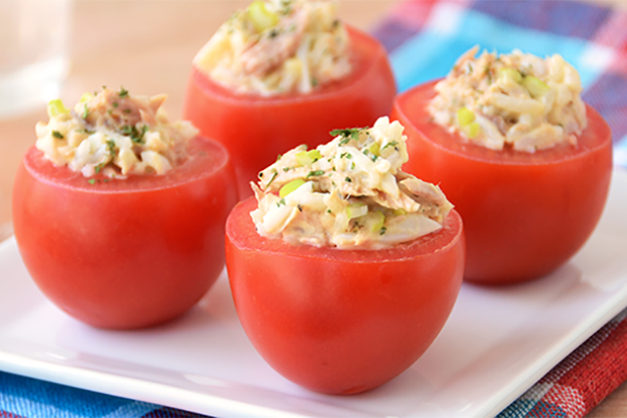 Ideas Para Hacer Tomates Rellenos Saludables Para Una Cena 6 Tomates Rellenos De Atún Y Salsa Golf Con Menos De 100 Calorías