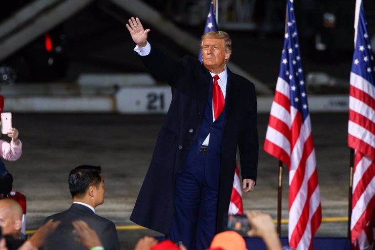 Los EEUU aprueban ampliar las ayudas por desempleo como pidió Trump