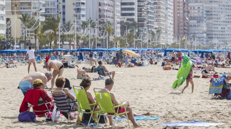 Benidorm suprime la parcelación de las playas tras la nueva normativa de las mascarillas
