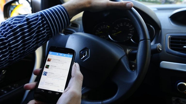Exceso de velocidad y uso del móvil, factores que más preocupan en las autopistas