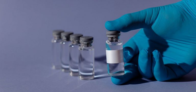 AstraZeneca combinará su vacuna con la rusa para comprobar la eficacia