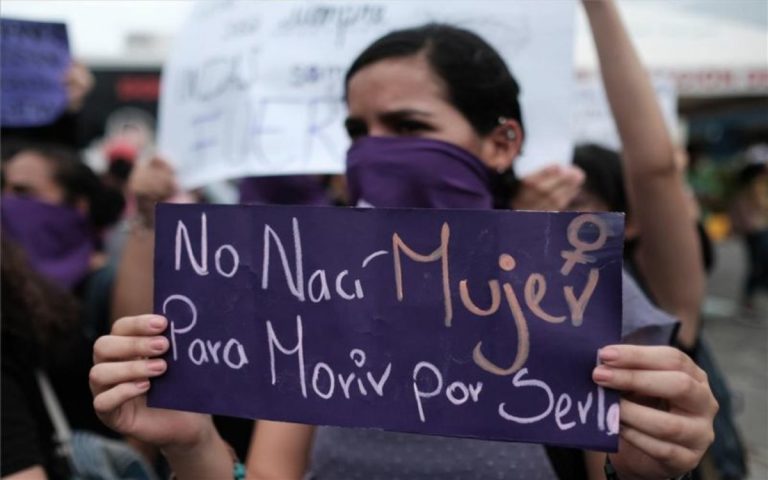 Estudio revela que sólo 15% de conocedores de un caso de violencia de género en Andalucía llamó a la Policía