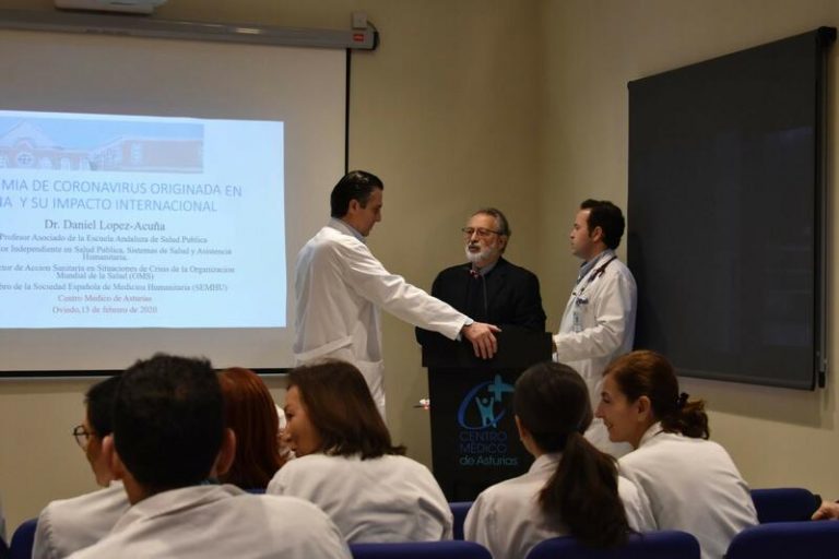 Exdirectivo de la OMS pide vacunar «como si fuera una operación militar y de guerra»