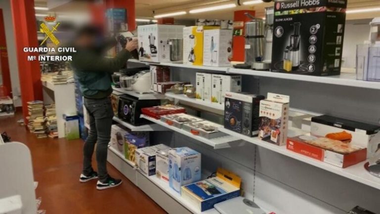 Detenidas 18 personas en Vizcaya por un centenar de estafas en internet