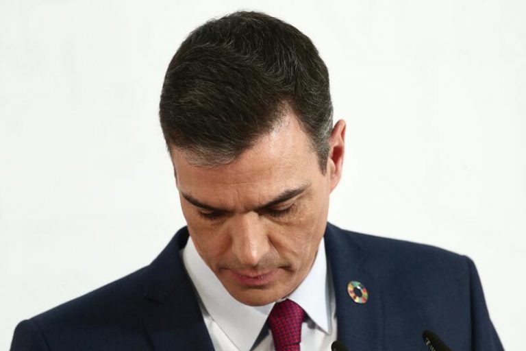 Sánchez pide evitar los desplazamientos y destaca el trabajo de la UME