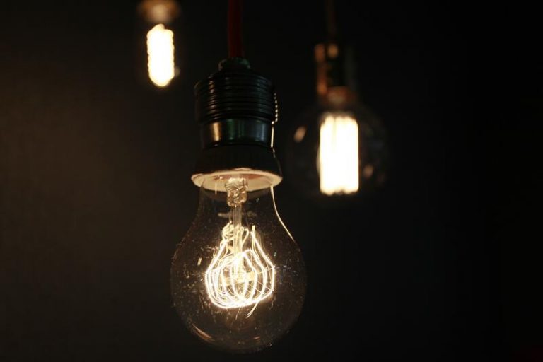 El PSOE se defiende de las presiones de Podemos por la subida del precio de la luz