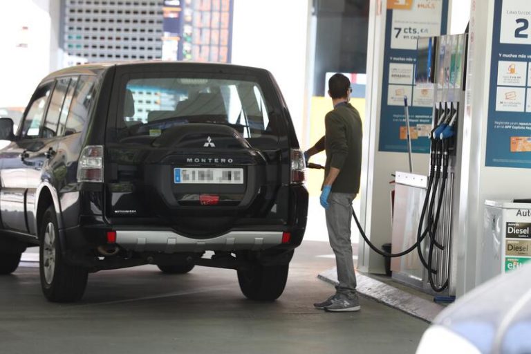 El precio de los carburantes prosigue su escalada y repunta ya un 7% desde noviembre