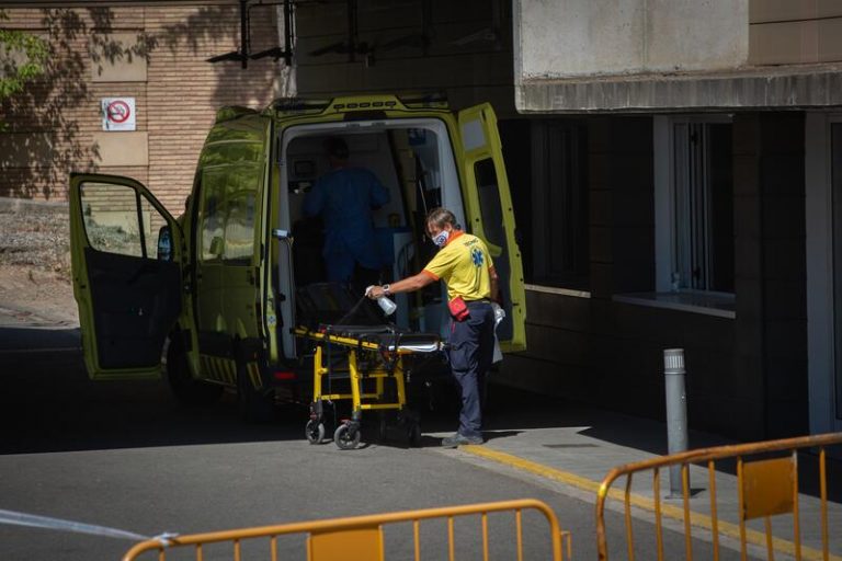 Cataluña registra 2.490 casos y 81 fallecidos más