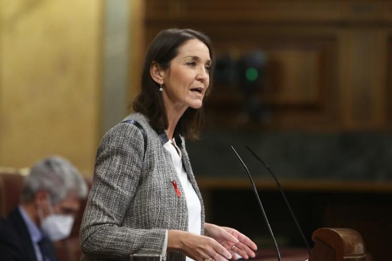 Maroto pide a Alcoa y sindicatos «altura de miras» para culminar un acuerdo