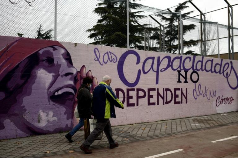 Monasterio no entiende el mural feminista de Madrid: «Es absurdo, improductivo e ineficaz»