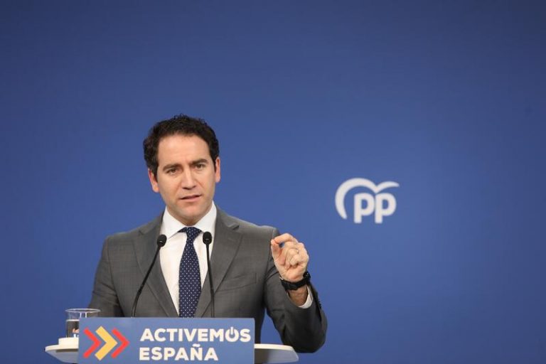 El PP acusa a Sánchez de pensar antes en el 14-F que en «salvar vidas»
