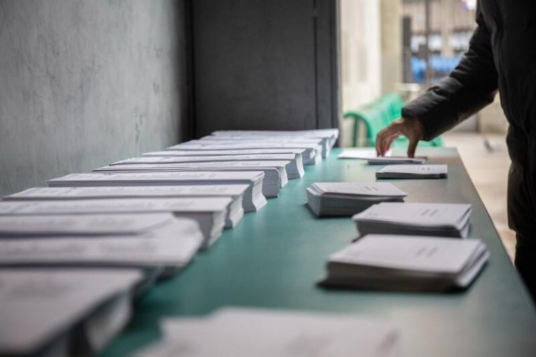 Los miembros de las mesas en el 14F tendrán un EPI y no necesitarán test de Covid