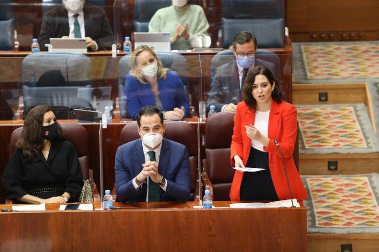 Ayuso cree que los exámenes online en universidades traerán «generaciones de gente de pesebre»